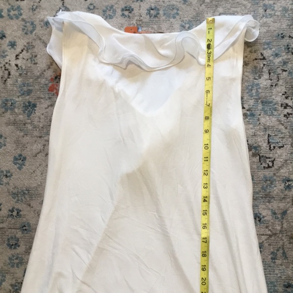NWT Belldini Ruffle Neckline Off-white Sleeveless Tunic Top - Size Medium - Picture 9 of 10